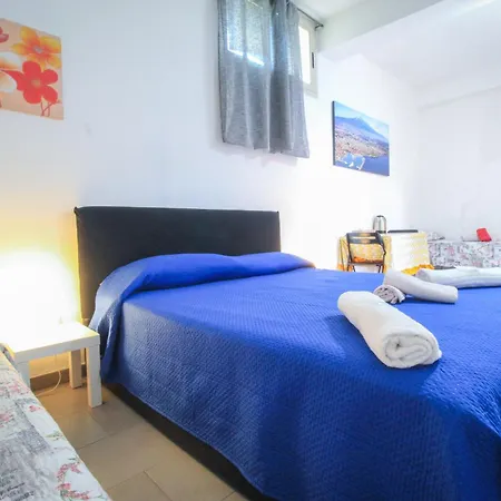 Bed And Fly Near 2 Fontanarossa 800mt Aeroporto Couette-café 3*