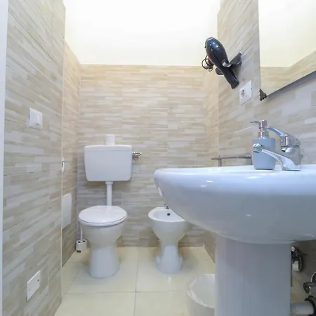 Bed And Fly Near 2 Fontanarossa 800mt Aeroporto Bed & Breakfast 3*